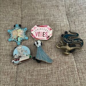 Disney Princess and Aladdin Pin Set